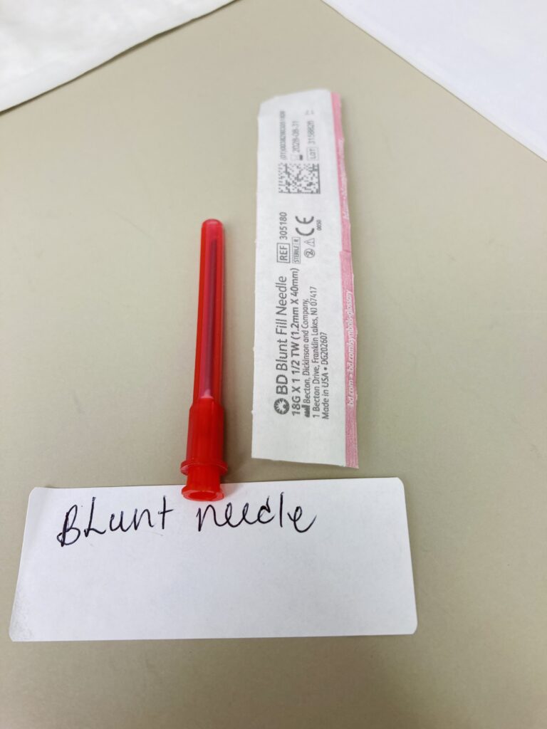 Blunt needle with cap